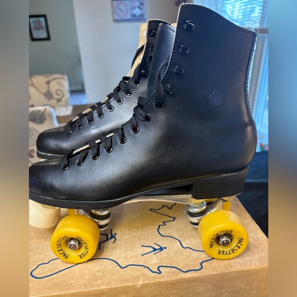 Vintage Black Pacer Brand Mens Size 9 Roller Skates - Picture 2 of 14